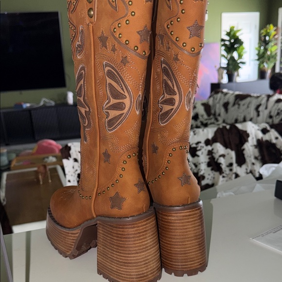 Current Mood Tan Embroidered Platform Western Heeled Boots - Picture 4 of 4